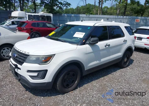 2016 Ford Police Interceptor z USA, uszkodzony, nr VIN 1FM5K8AT1GGD32355